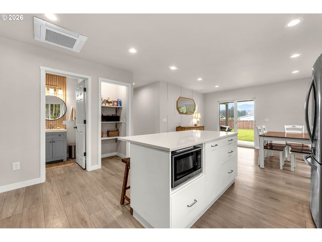 211 W OAK St, Yacolt, WA 98675