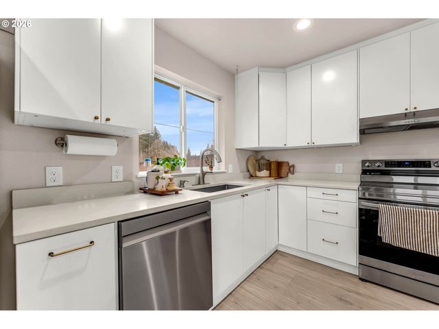 211 W OAK St, Yacolt, WA 98675