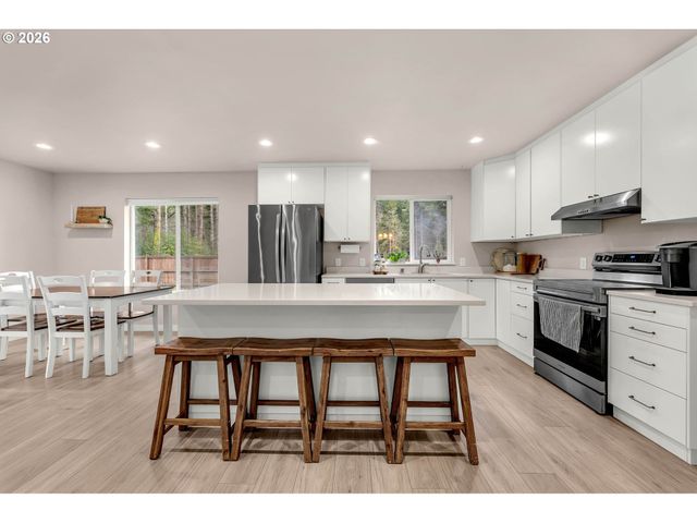 211 W OAK St, Yacolt, WA 98675