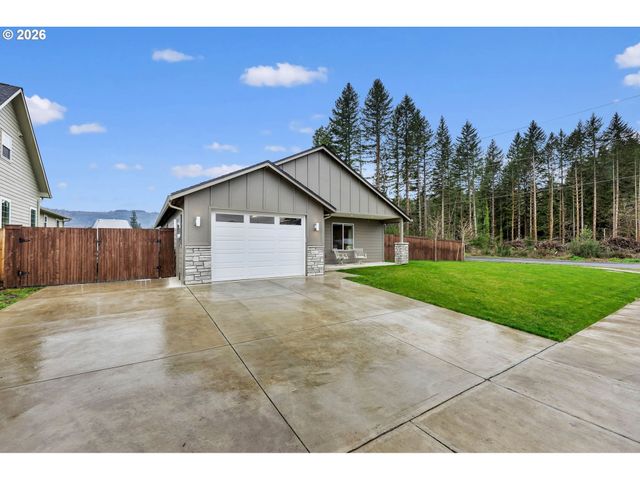 211 W OAK St, Yacolt, WA 98675