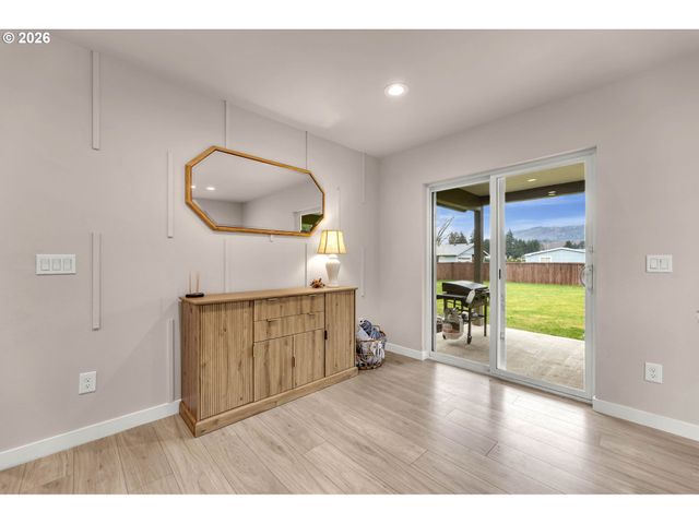 211 W OAK St, Yacolt, WA 98675