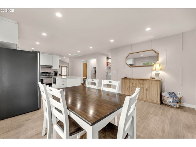 211 W OAK St, Yacolt, WA 98675