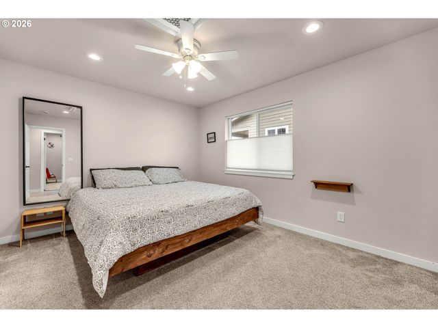 211 W OAK St, Yacolt, WA 98675