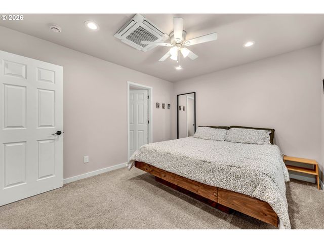 211 W OAK St, Yacolt, WA 98675