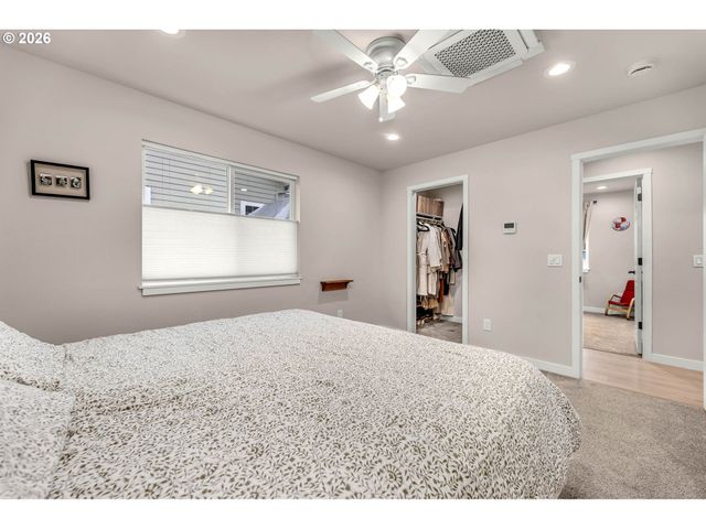 211 W OAK St, Yacolt, WA 98675