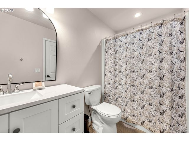 211 W OAK St, Yacolt, WA 98675