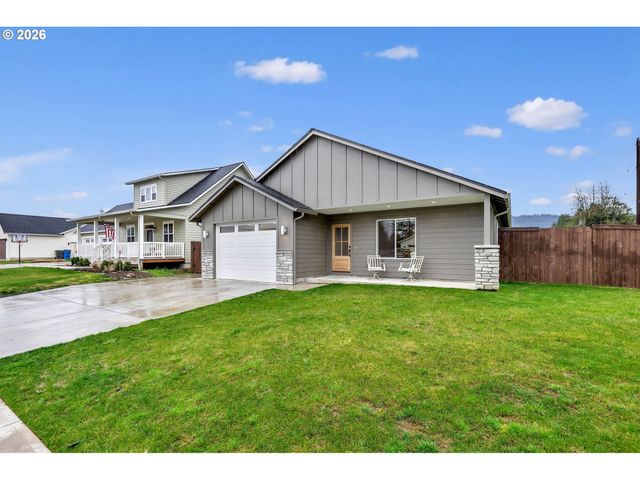 211 W OAK St, Yacolt, WA 98675