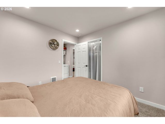 211 W OAK St, Yacolt, WA 98675