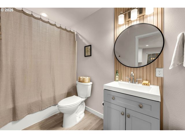 211 W OAK St, Yacolt, WA 98675