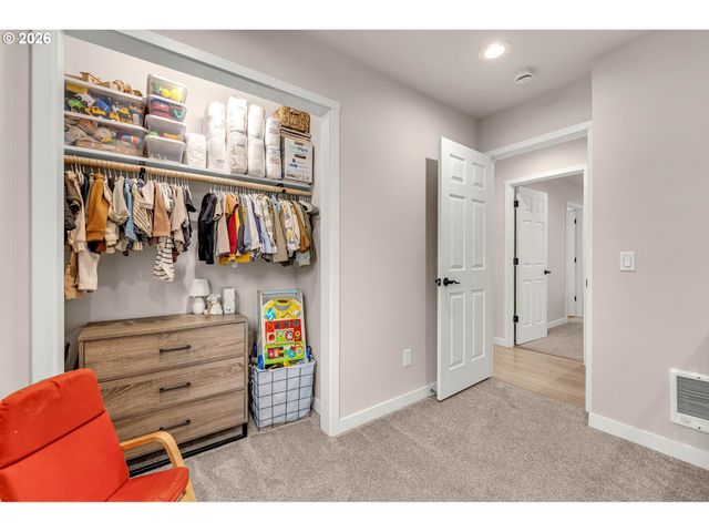 211 W OAK St, Yacolt, WA 98675