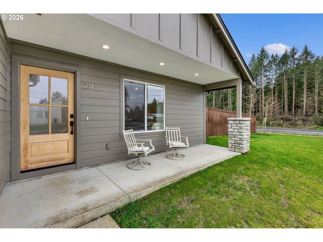 211 W OAK St, Yacolt, WA 98675