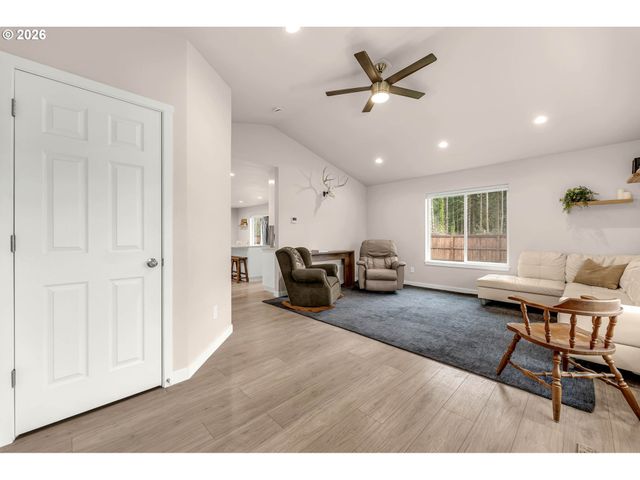 211 W OAK St, Yacolt, WA 98675