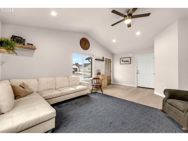 211 W OAK St, Yacolt, WA 98675