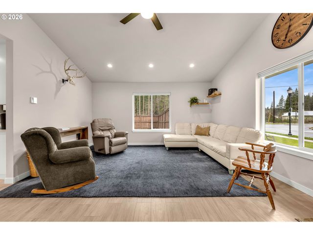 211 W OAK St, Yacolt, WA 98675