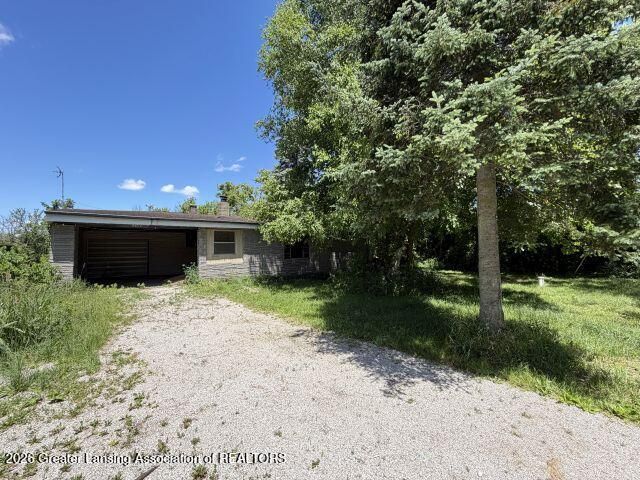 8817 Columbia Highway, Eaton Rapids, MI 48827
