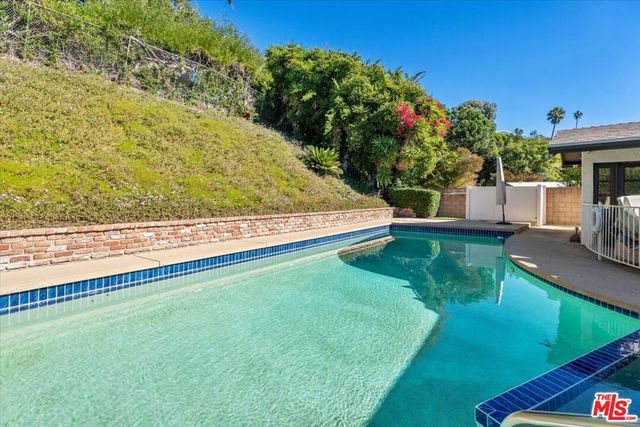 13521 Bayliss Road, Los Angeles, CA 90049