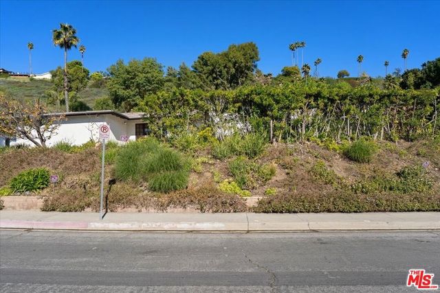 13521 Bayliss Road, Los Angeles, CA 90049