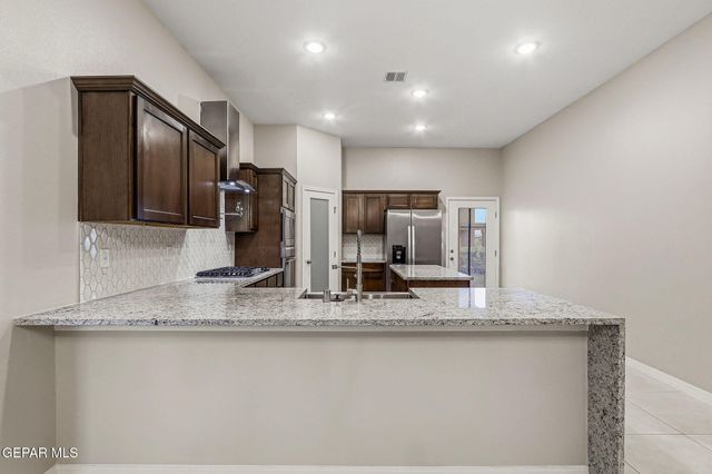 916 KEENLAND Avenue, El Paso, TX 79932