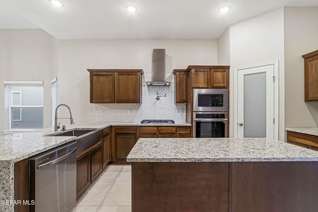 916 KEENLAND Avenue, El Paso, TX 79932