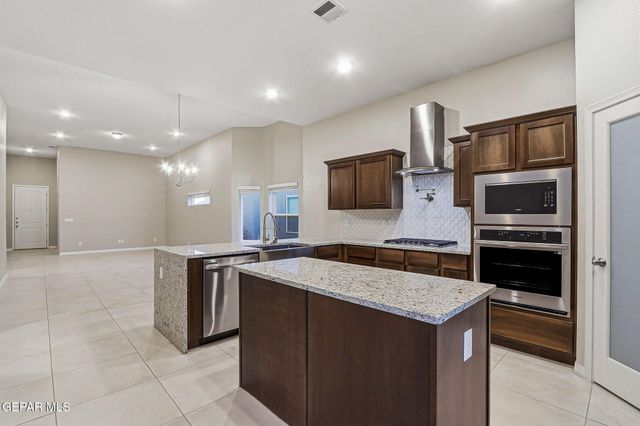 916 KEENLAND Avenue, El Paso, TX 79932