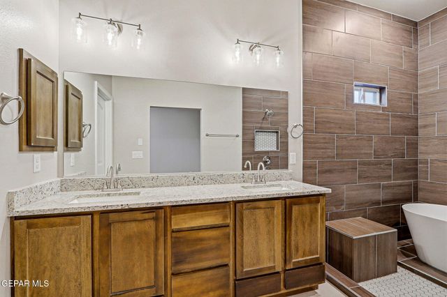 916 KEENLAND Avenue, El Paso, TX 79932