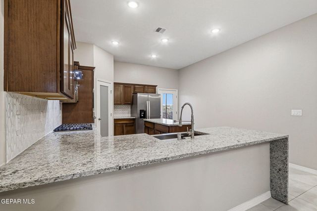 916 KEENLAND Avenue, El Paso, TX 79932