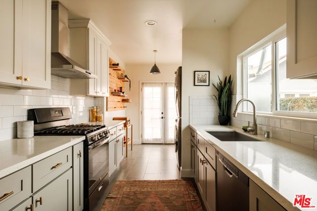 601 San Pascual Avenue, Los Angeles, CA 90042