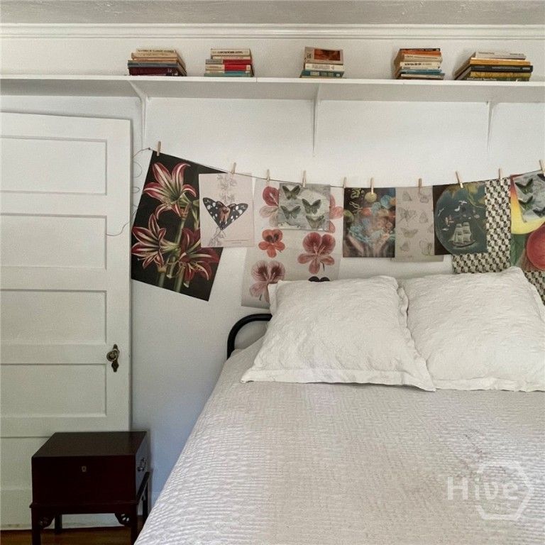 Image 10 of property listing at 25 Rose Avenue, Savannah, GA 31406