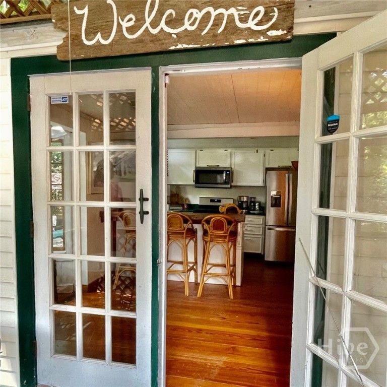 Image 2 of property listing at 25 Rose Avenue, Savannah, GA 31406