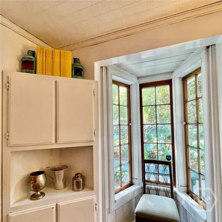 Image 4 of property listing at 25 Rose Avenue, Savannah, GA 31406