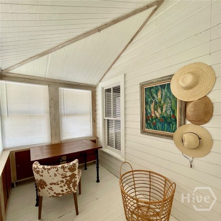 Image 6 of property listing at 25 Rose Avenue, Savannah, GA 31406