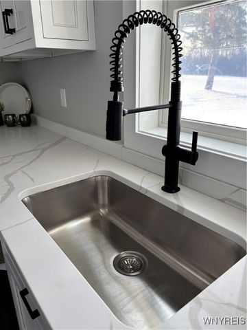 6220 Versailles Road, Hamburg, NY 14085