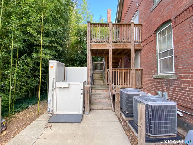16 Lynwood Place, New Haven, CT 06511