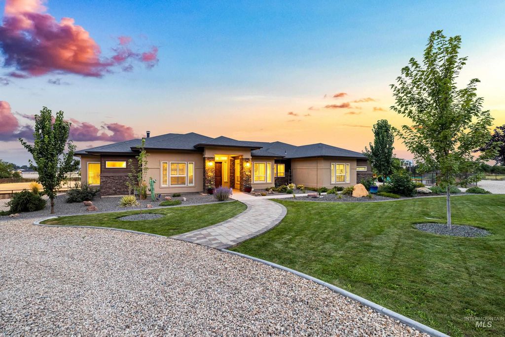 9819 Foothill Rd, Middleton, ID 83644