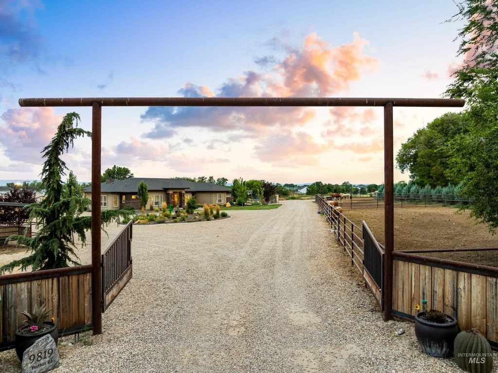 9819 Foothill Rd, Middleton, ID 83644 photo 2