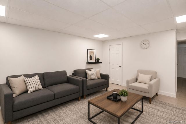 195-29 Jamaica Avenue, Hollis, NY 11423