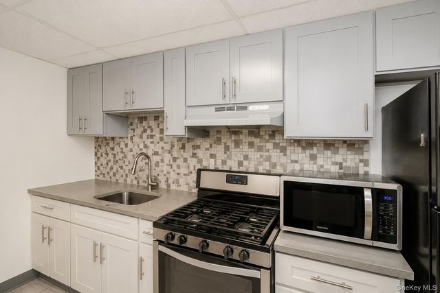 195-29 Jamaica Avenue, Hollis, NY 11423