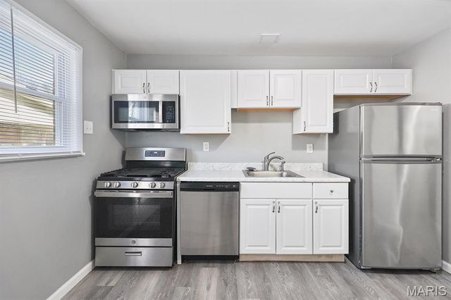 305 Saint Eugene Lane, Florissant, MO 63033