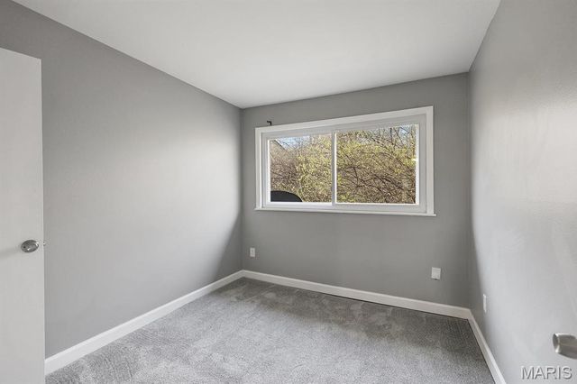 305 Saint Eugene Lane, Florissant, MO 63033