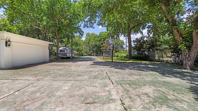 2323 Terminal Loop, Mcqueeney, TX 78123