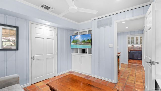 2323 Terminal Loop, Mcqueeney, TX 78123