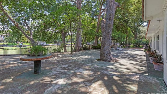 2323 Terminal Loop, Mcqueeney, TX 78123