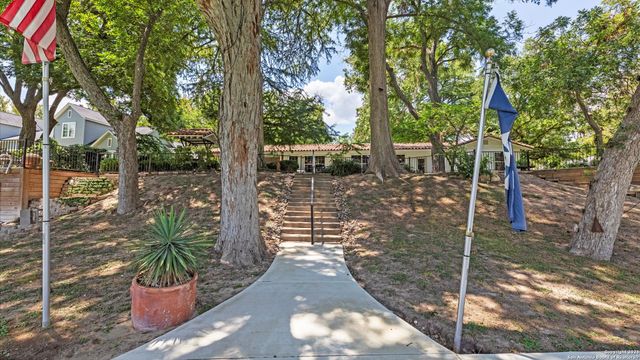2323 Terminal Loop, Mcqueeney, TX 78123