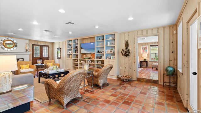 2323 Terminal Loop, Mcqueeney, TX 78123