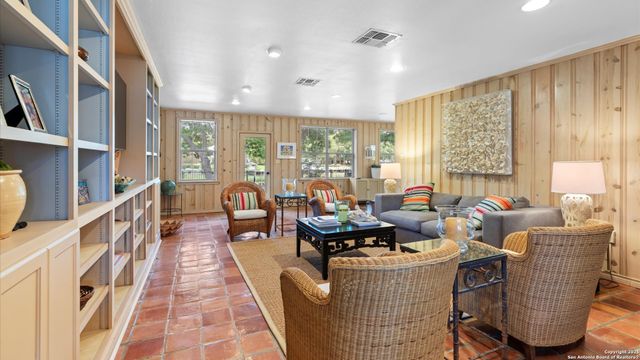 2323 Terminal Loop, Mcqueeney, TX 78123
