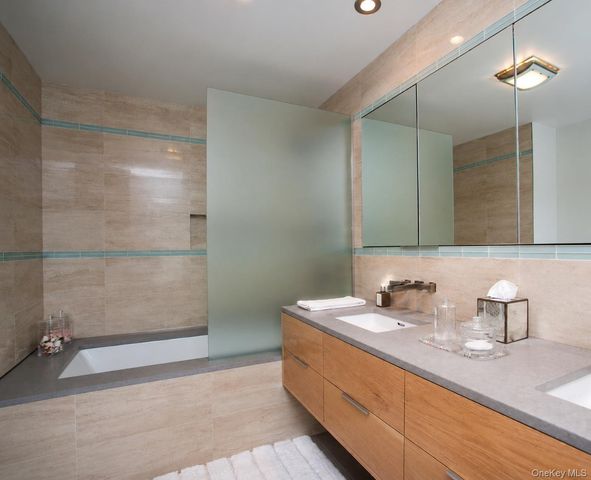 72 Hills Station Road, Southampton, NY 11968