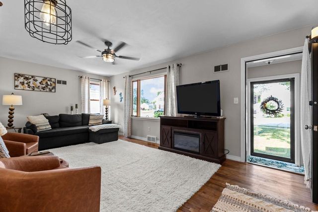 312 S LAKE STREET, Neenah, WI 54956