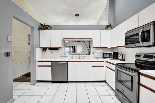 3273 W Inverrary Blvd W, Lauderhill, FL 33319