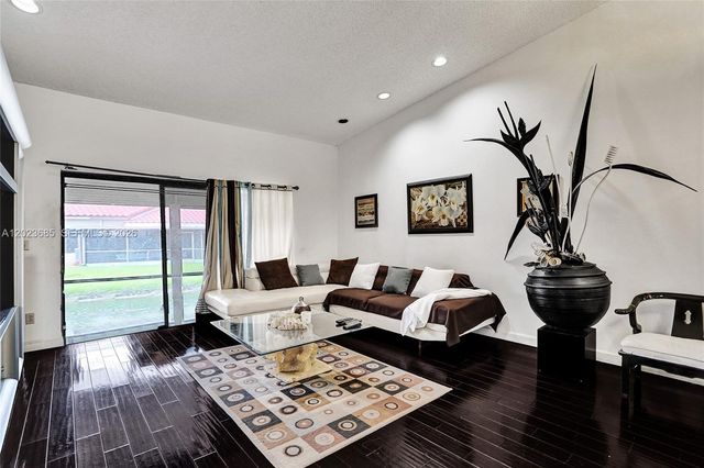 3273 W Inverrary Blvd W, Lauderhill, FL 33319
