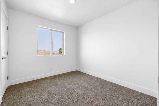 7672 Grapevine Ct, West Richland, WA 99353